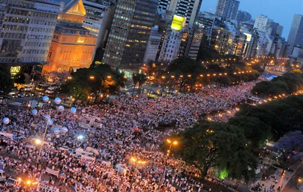 Cacerolazo contra el Gobierno de Cristina Kircher